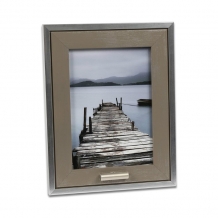 Fotolijst in Grijs met zilver-kleurige rand + 4cm rvs asbuisje