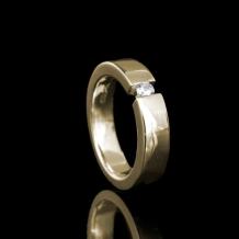 As ring in geelgoud 5 / 7 mm met gesloten askamer + zirkonia