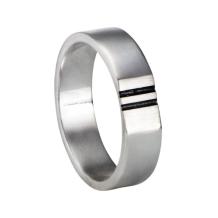 Ring in zilver met 2 strakke lijnen met crematie-as